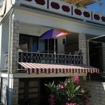 Carli Apartment